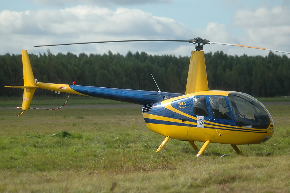 罗宾逊R44雷鸟I直升机 (1).jpg