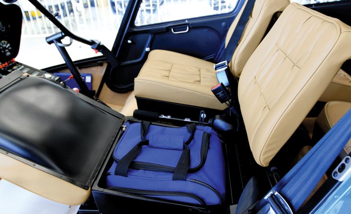 罗宾逊R44雷鸟I直升机 (8).jpg